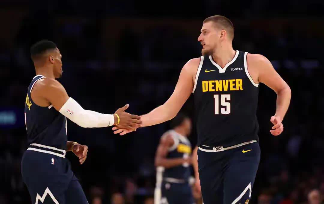 德约科维奇焦点对战，字母哥与80激战老鹰分钟，重要助攻胜负难料！